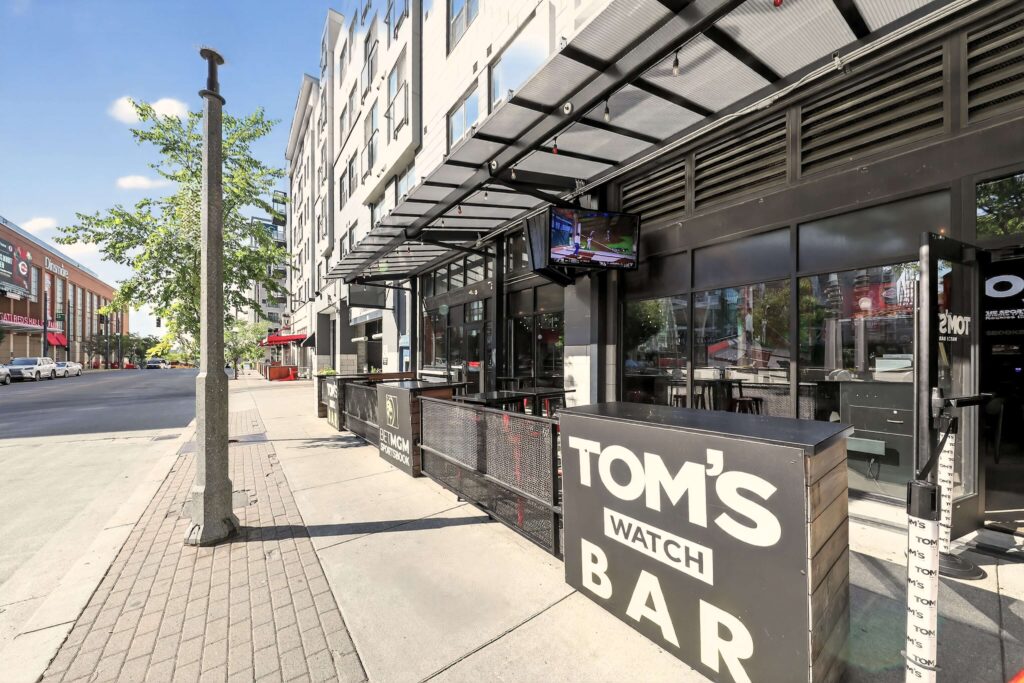Tom's Watch Bar in Cincinnati Patio