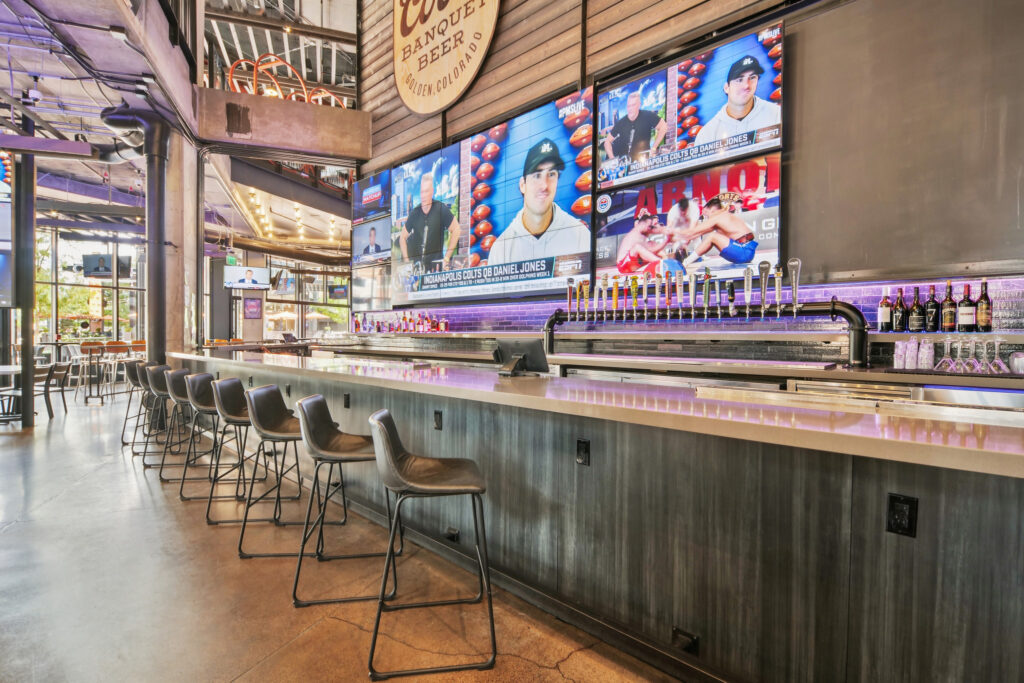 Main Level Right Main Bar